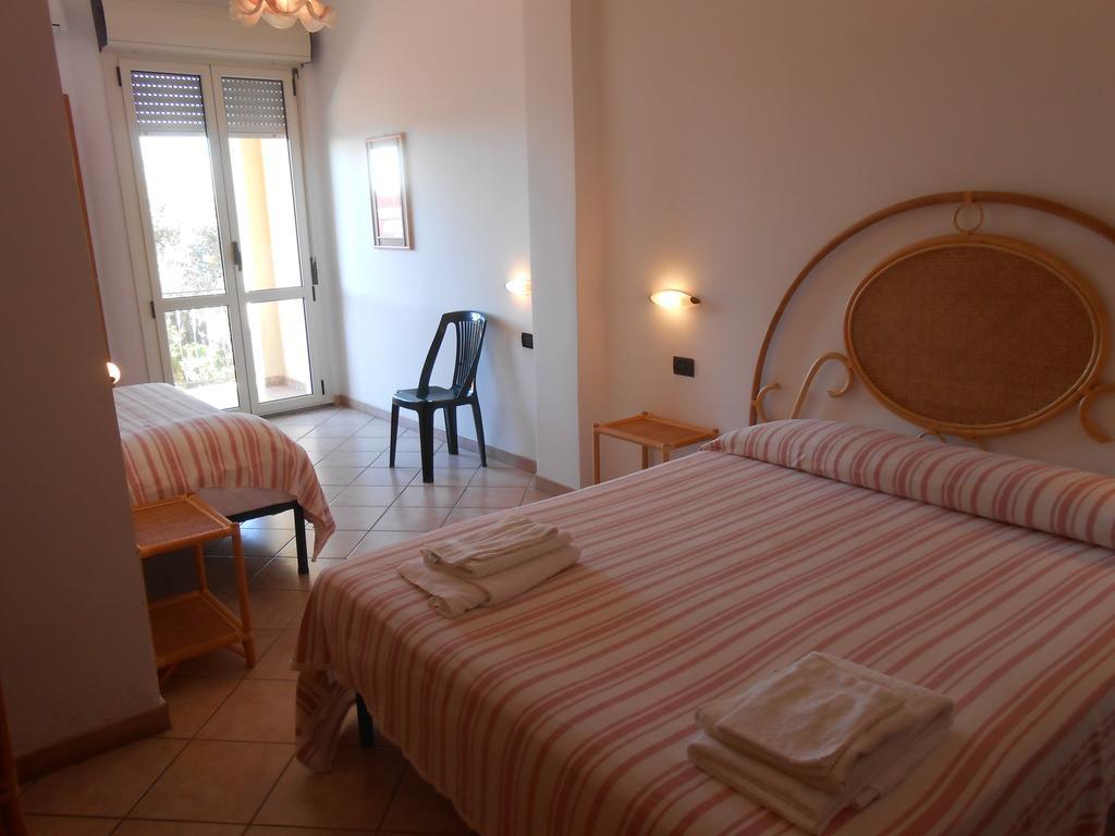 Albergo Il Terrazzino Вибо Валентия Марина Стая снимка