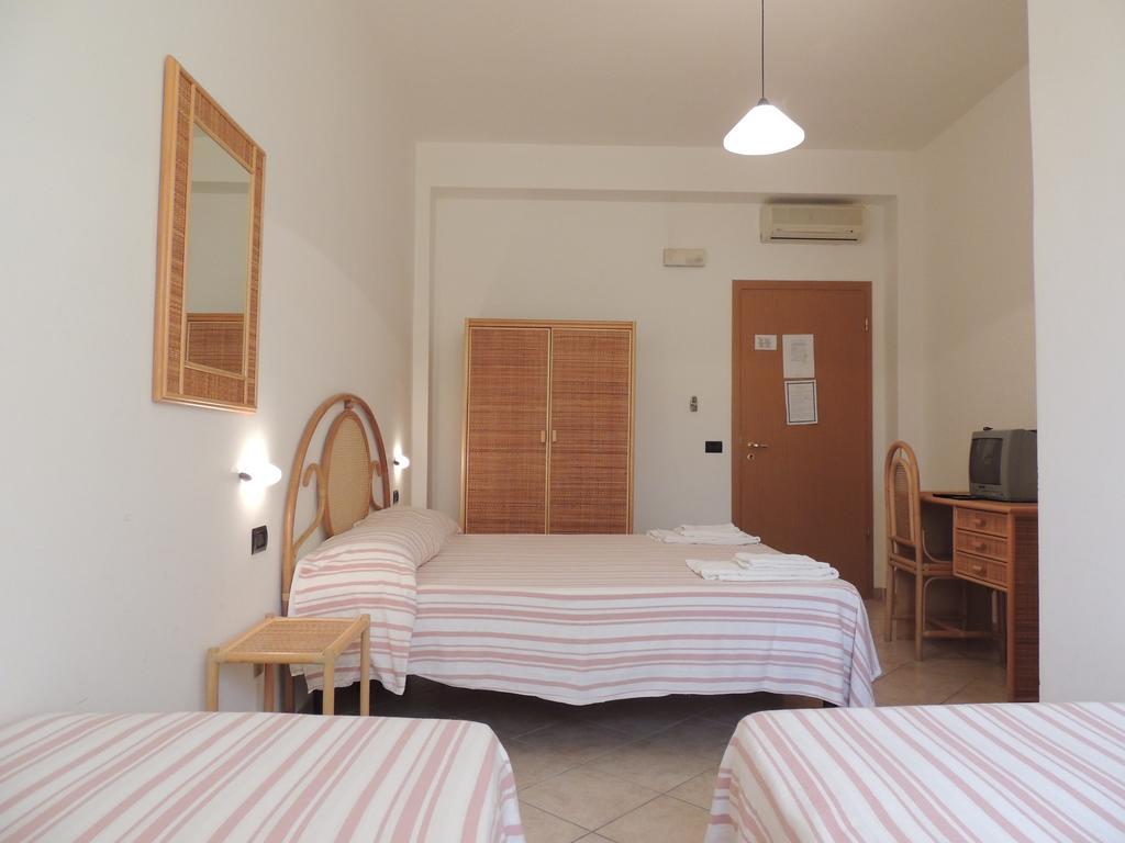 Albergo Il Terrazzino Вибо Валентия Марина Стая снимка