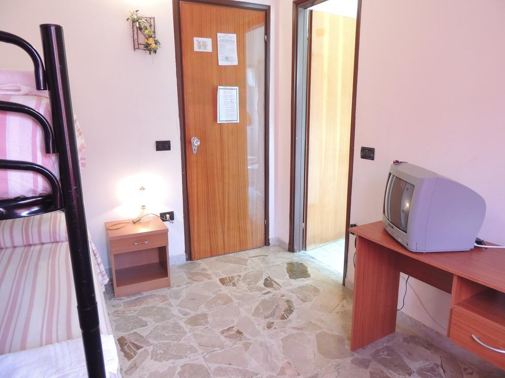 Albergo Il Terrazzino Вибо Валентия Марина Стая снимка