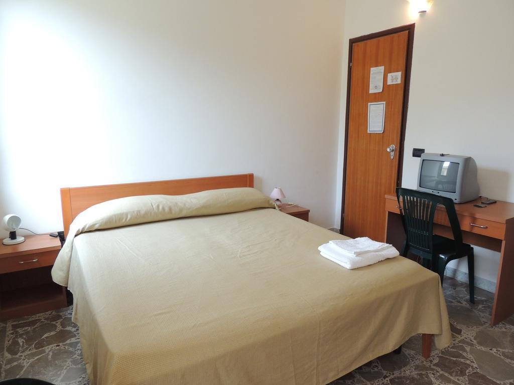 Albergo Il Terrazzino Вибо Валентия Марина Стая снимка
